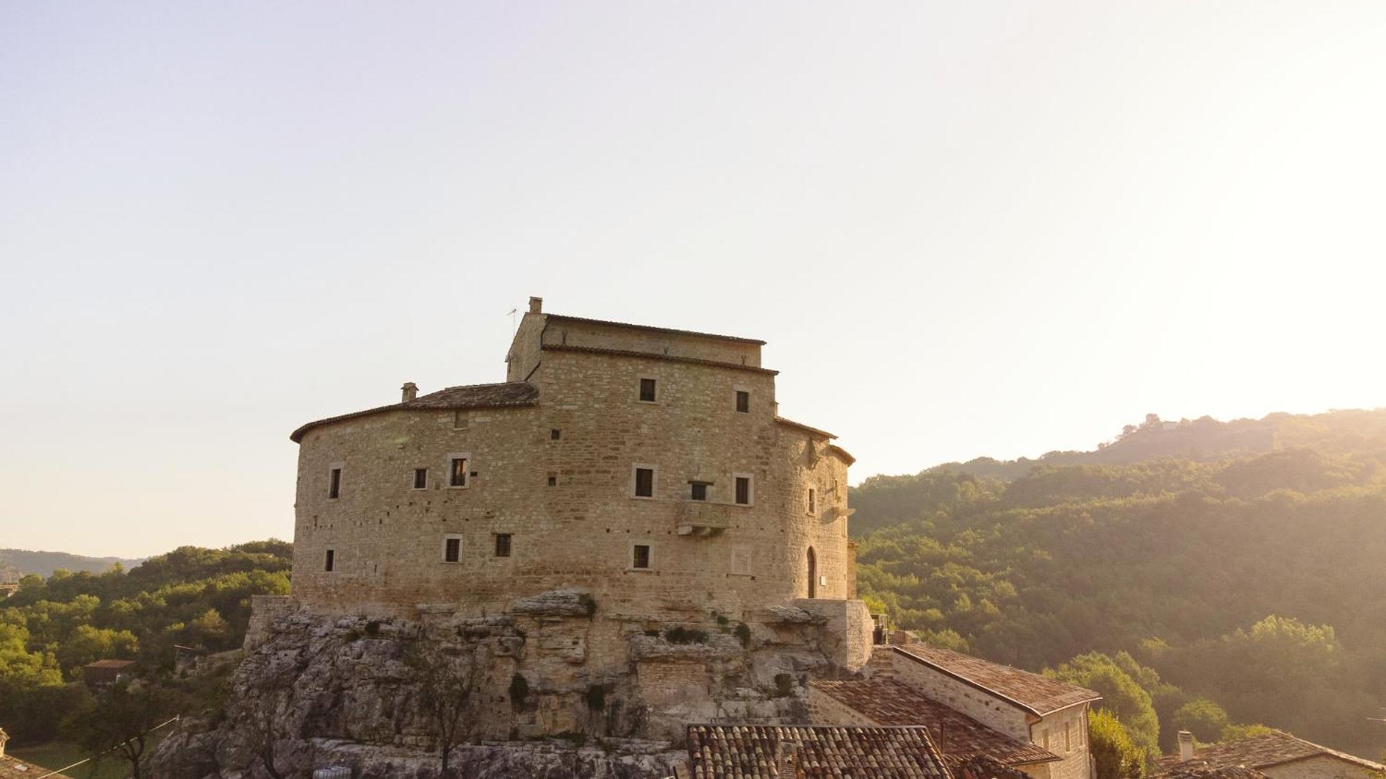 מלון אקווסנטה טרמה Castel Di Luco מראה חיצוני תמונה