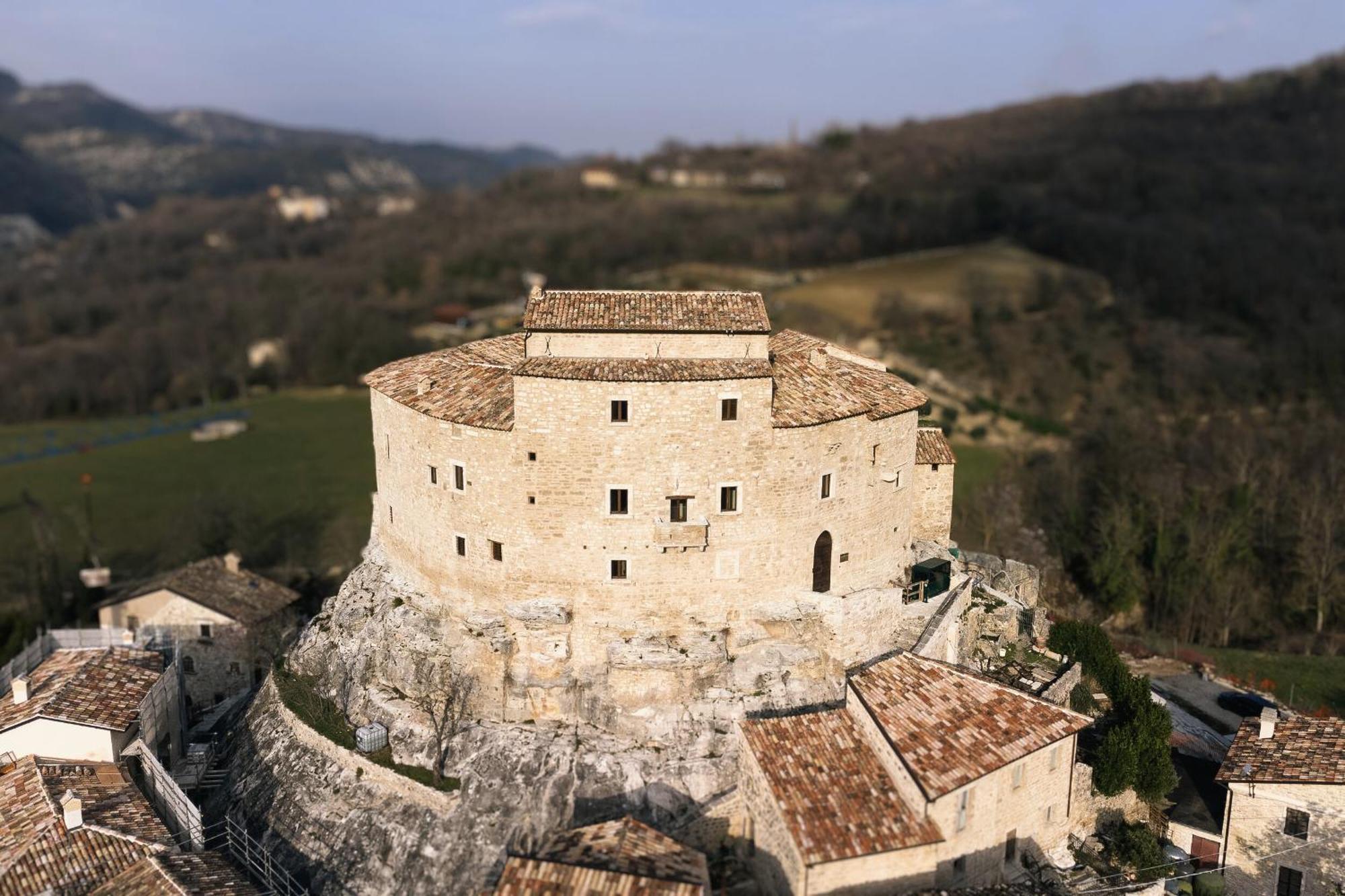 מלון אקווסנטה טרמה Castel Di Luco מראה חיצוני תמונה