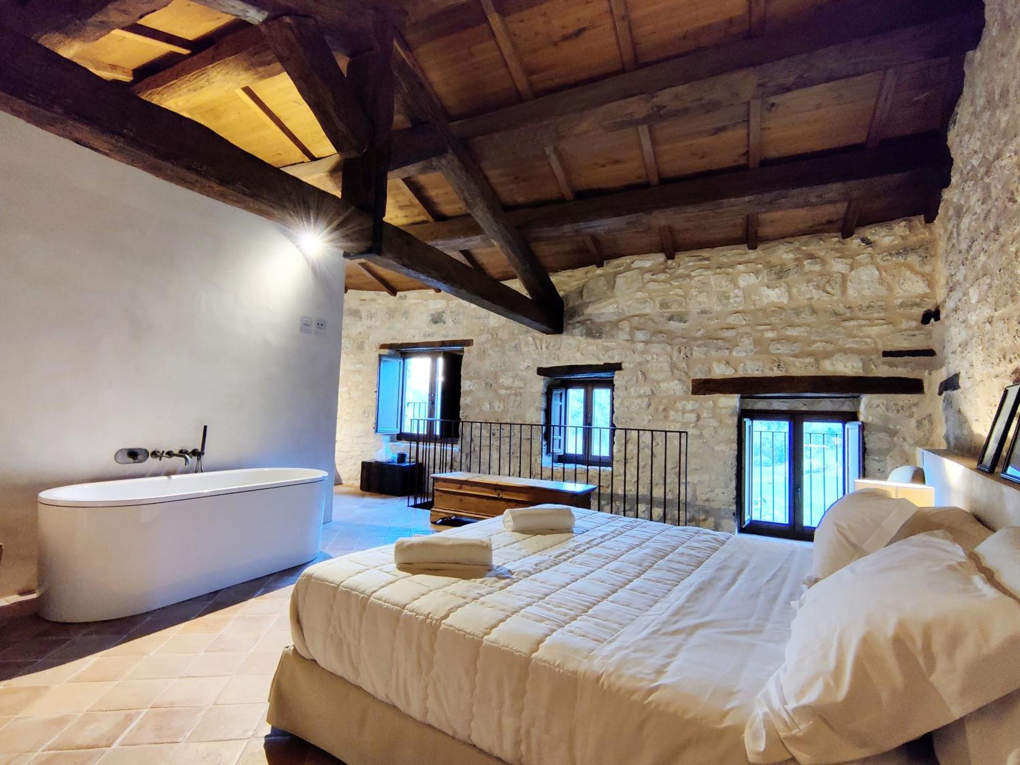 מלון אקווסנטה טרמה Castel Di Luco מראה חיצוני תמונה