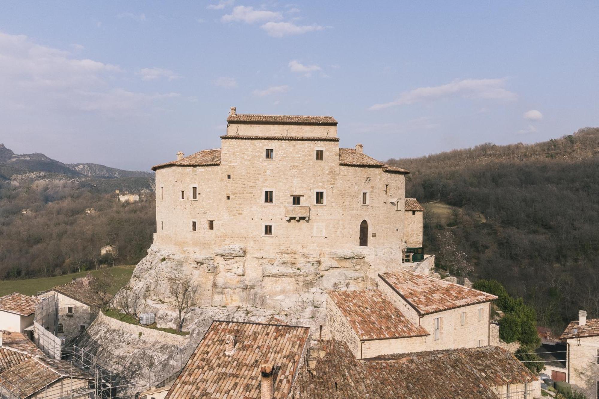 מלון אקווסנטה טרמה Castel Di Luco מראה חיצוני תמונה