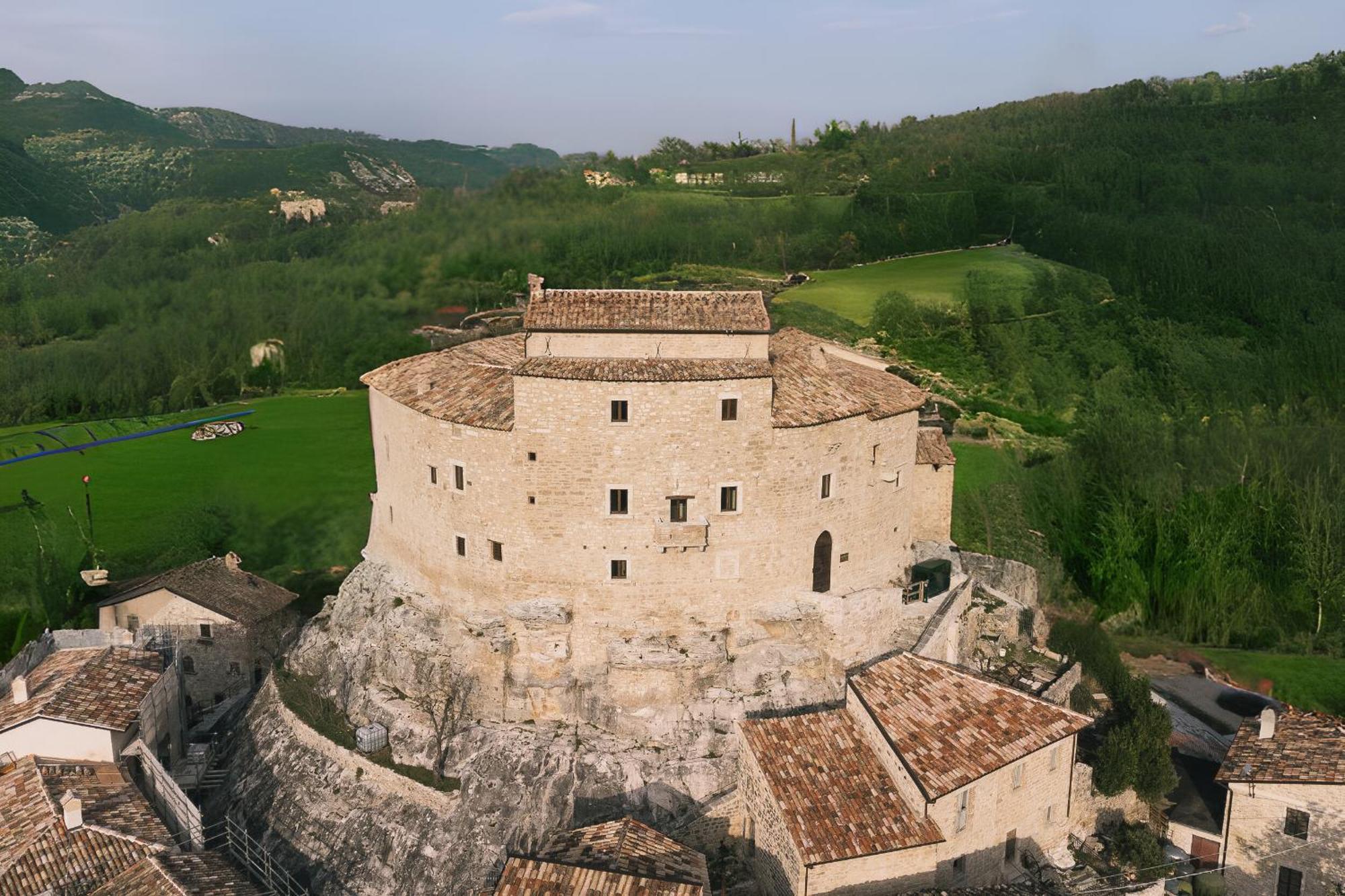 מלון אקווסנטה טרמה Castel Di Luco מראה חיצוני תמונה